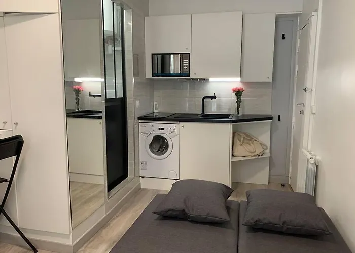 Apartment Charming Eiffel Tower